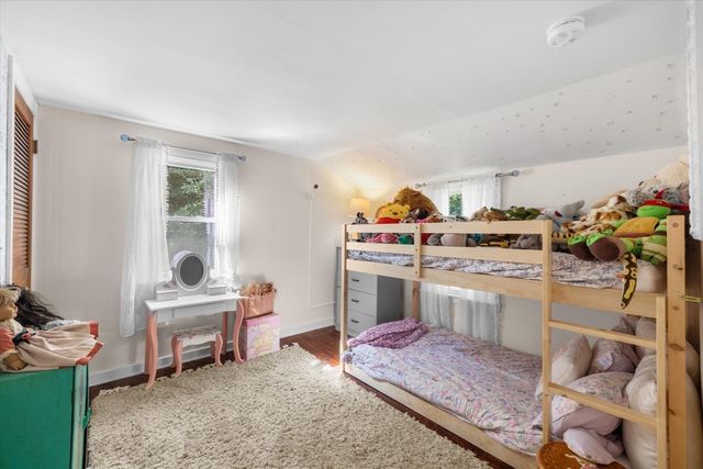 77 South St, Plymouth, MA 02360