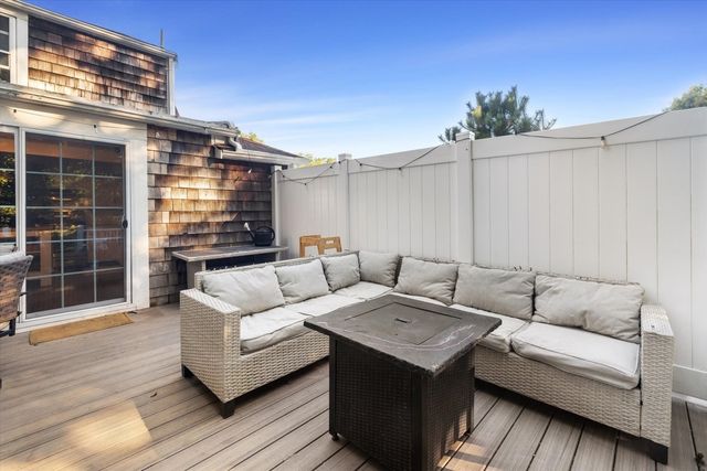77 South St, Plymouth, MA 02360