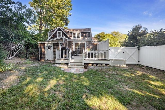 77 South St, Plymouth, MA 02360