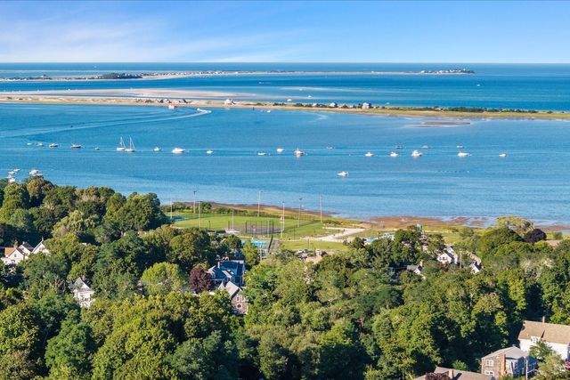 77 South St, Plymouth, MA 02360