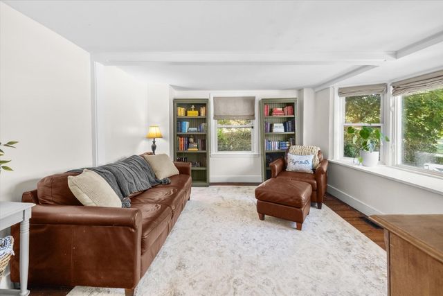 77 South St, Plymouth, MA 02360