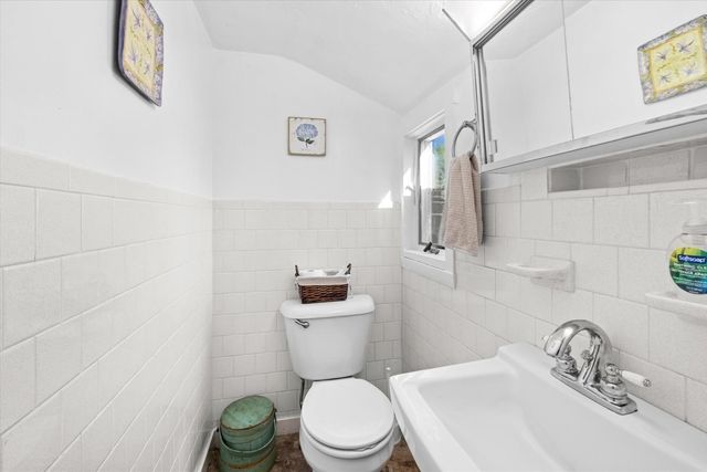 77 South St, Plymouth, MA 02360
