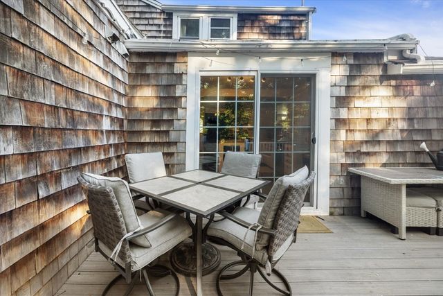 77 South St, Plymouth, MA 02360