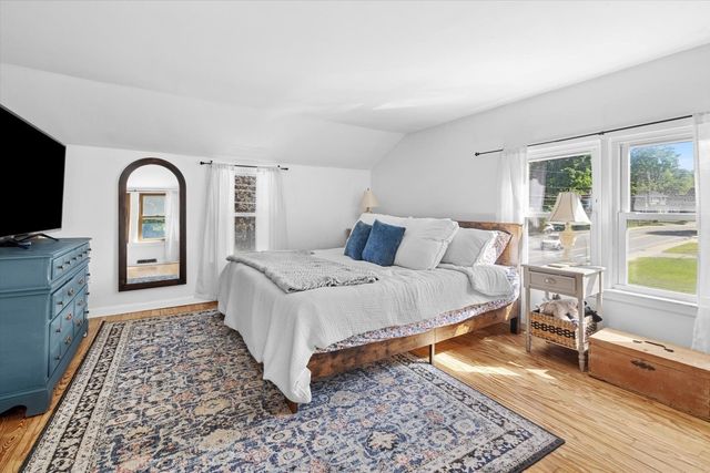 77 South St, Plymouth, MA 02360