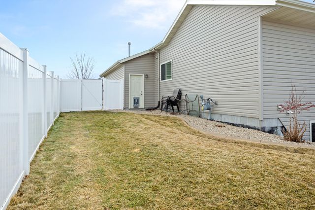 3737 Harrison Street S, Fargo, ND 58104
