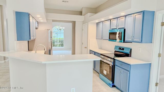 9832 OXFORD STATION Drive, Jacksonville, FL 32221
