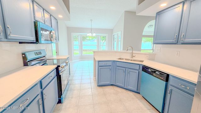 9832 OXFORD STATION Drive, Jacksonville, FL 32221