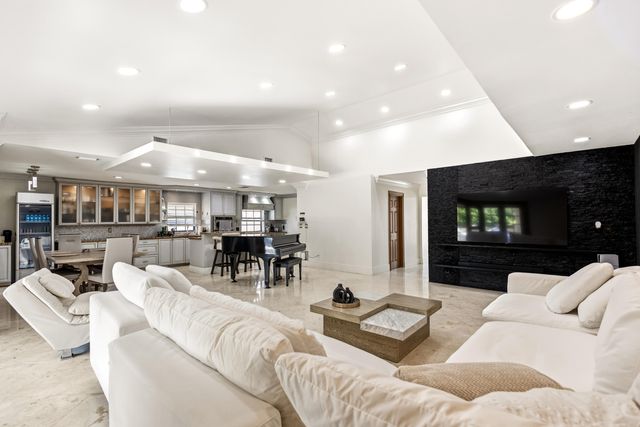 5223 Deerhurst Crescent Circle, Boca Raton, FL 33486