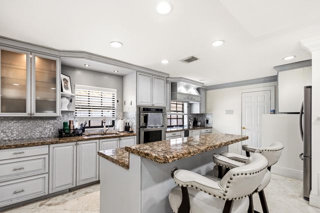 5223 Deerhurst Crescent Circle, Boca Raton, FL 33486