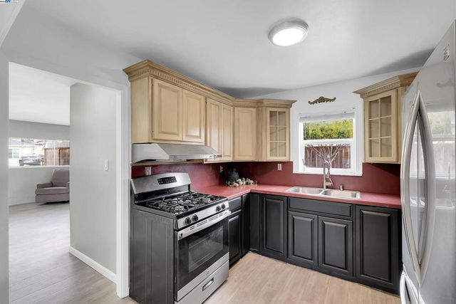 24920 Soto Rd, Hayward, CA 94544