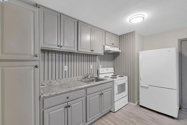 24920 Soto Rd, Hayward, CA 94544