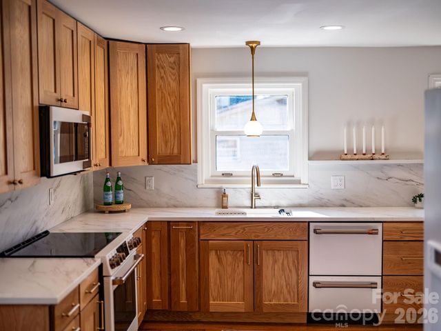 55 Cisco Road, Asheville, NC 28805
