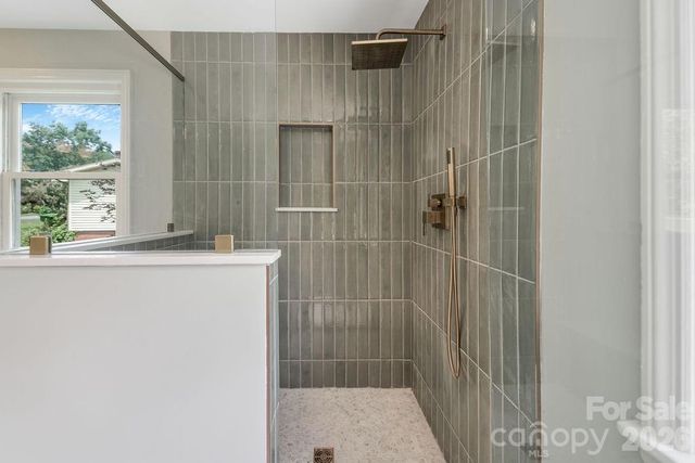 55 Cisco Road, Asheville, NC 28805
