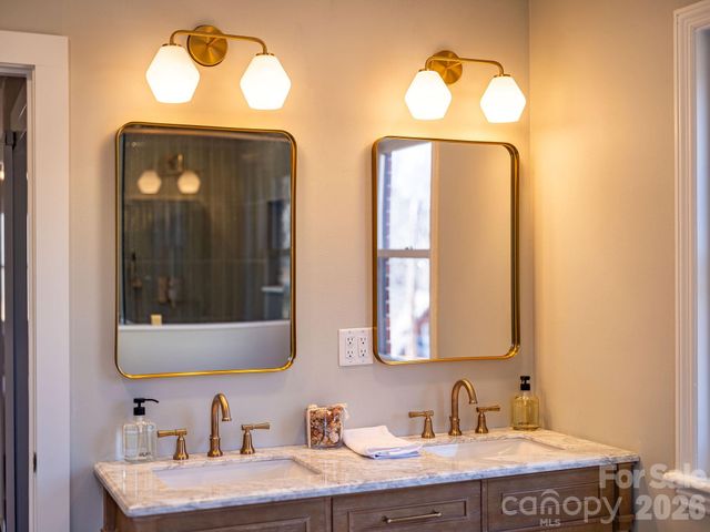 55 Cisco Road, Asheville, NC 28805