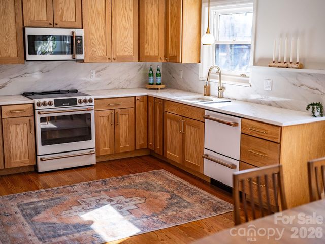 55 Cisco Road, Asheville, NC 28805