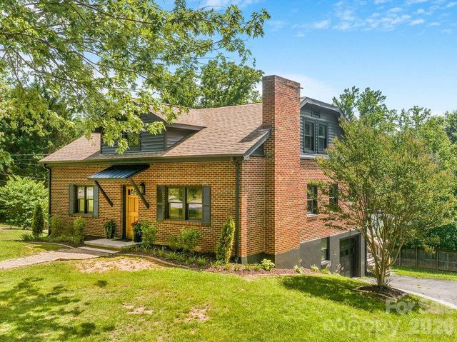 55 Cisco Road, Asheville, NC 28805