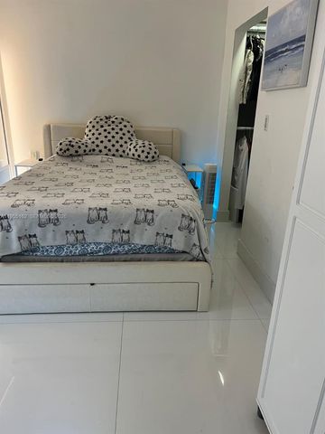 246 Poinciana Dr 504, Sunny Isles Beach, FL 33160