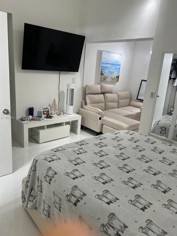 246 Poinciana Dr 504, Sunny Isles Beach, FL 33160