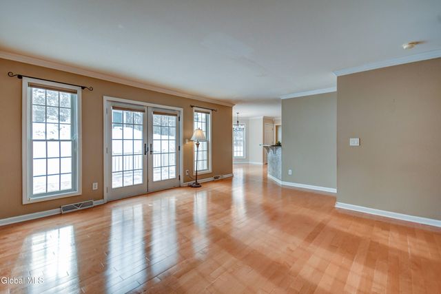 19 Christopher Way, Halfmoon, NY 12065