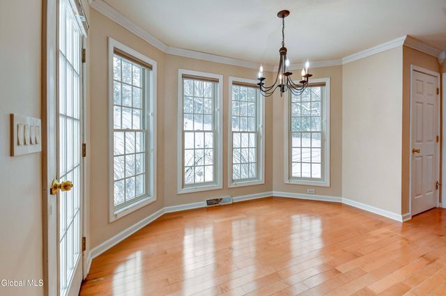 19 Christopher Way, Halfmoon, NY 12065