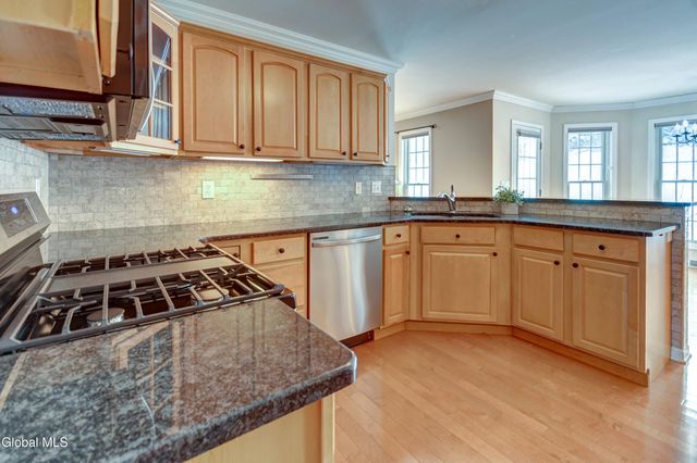 19 Christopher Way, Halfmoon, NY 12065