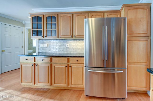 19 Christopher Way, Halfmoon, NY 12065