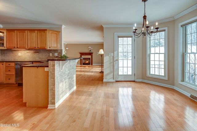 19 Christopher Way, Halfmoon, NY 12065