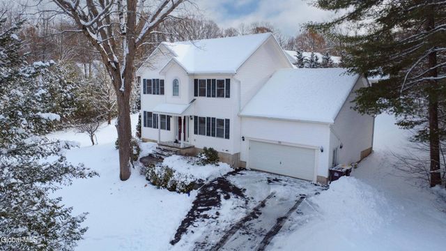 19 Christopher Way, Halfmoon, NY 12065