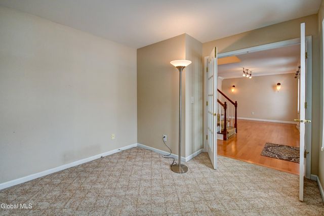 19 Christopher Way, Halfmoon, NY 12065