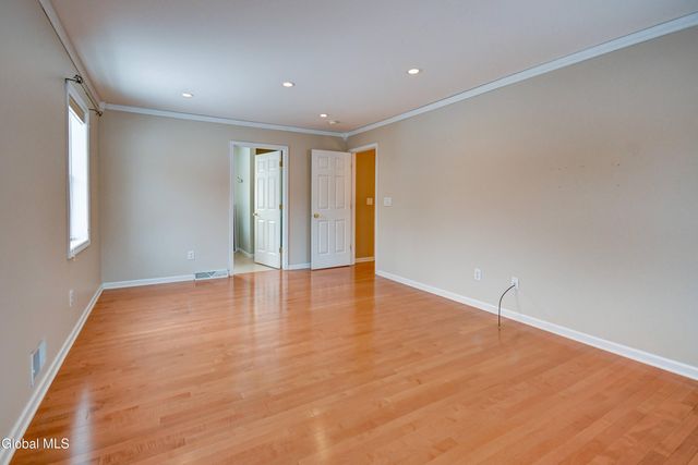 19 Christopher Way, Halfmoon, NY 12065