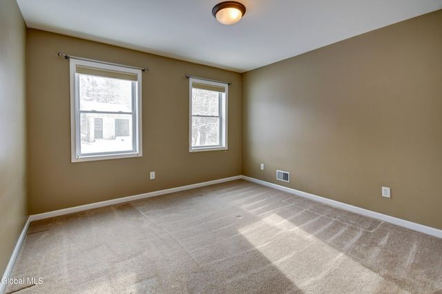 19 Christopher Way, Halfmoon, NY 12065