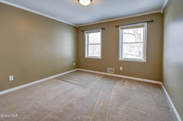 19 Christopher Way, Halfmoon, NY 12065