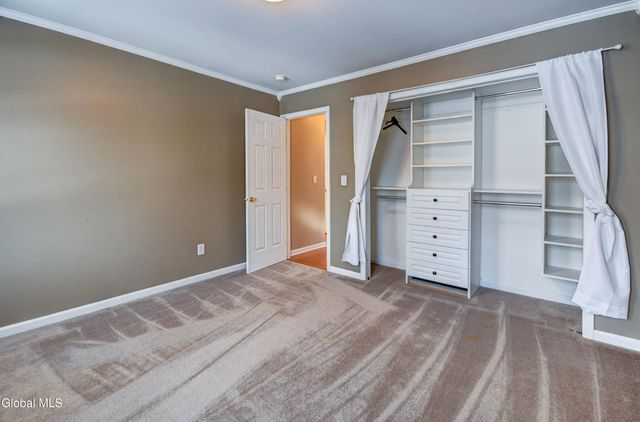 19 Christopher Way, Halfmoon, NY 12065