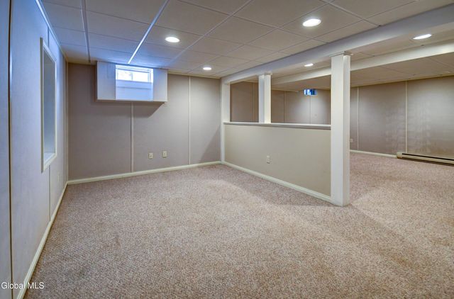 19 Christopher Way, Halfmoon, NY 12065