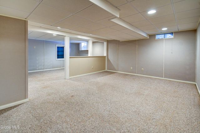 19 Christopher Way, Halfmoon, NY 12065