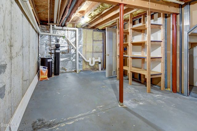 19 Christopher Way, Halfmoon, NY 12065