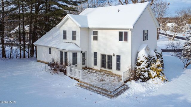 19 Christopher Way, Halfmoon, NY 12065