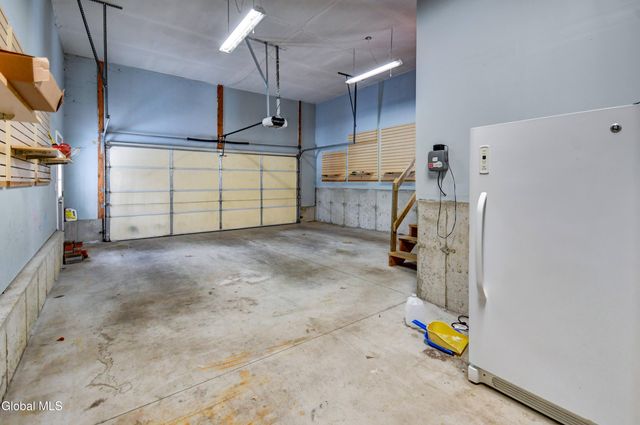 19 Christopher Way, Halfmoon, NY 12065