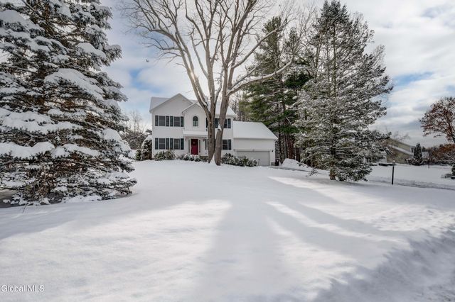 19 Christopher Way, Halfmoon, NY 12065