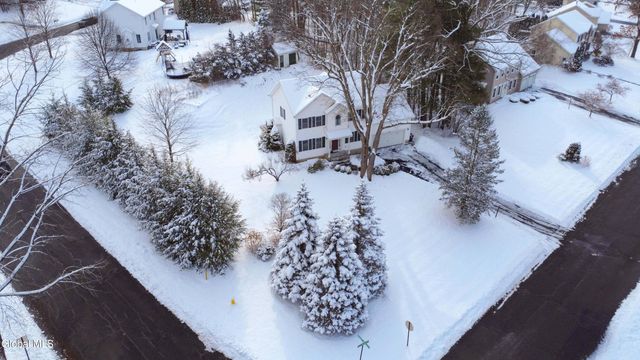 19 Christopher Way, Halfmoon, NY 12065