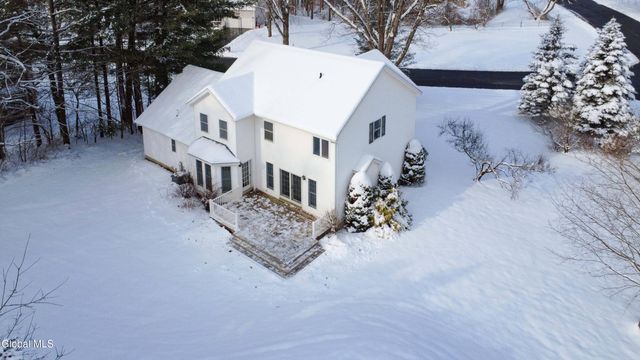 19 Christopher Way, Halfmoon, NY 12065