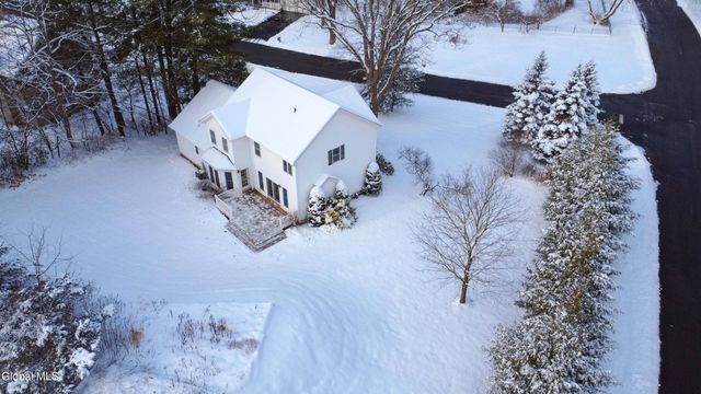 19 Christopher Way, Halfmoon, NY 12065