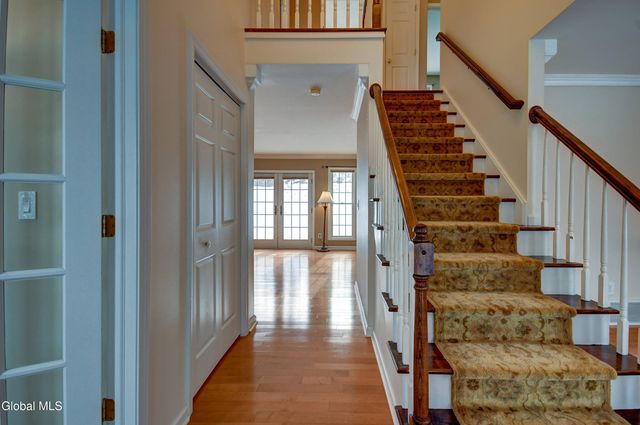 19 Christopher Way, Halfmoon, NY 12065