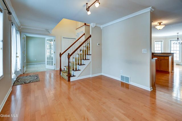 19 Christopher Way, Halfmoon, NY 12065