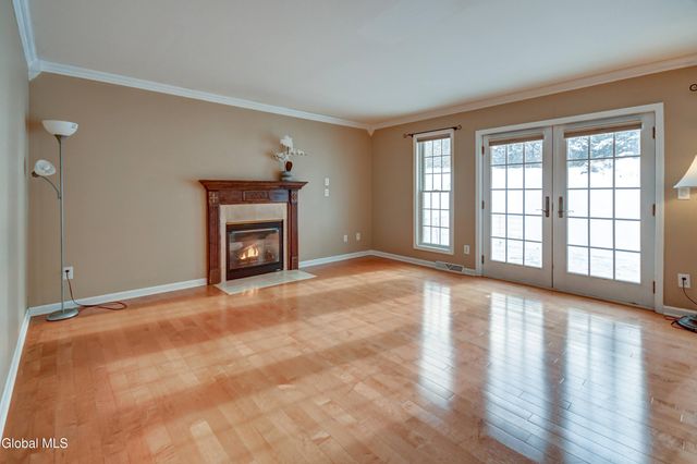 19 Christopher Way, Halfmoon, NY 12065