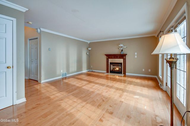 19 Christopher Way, Halfmoon, NY 12065