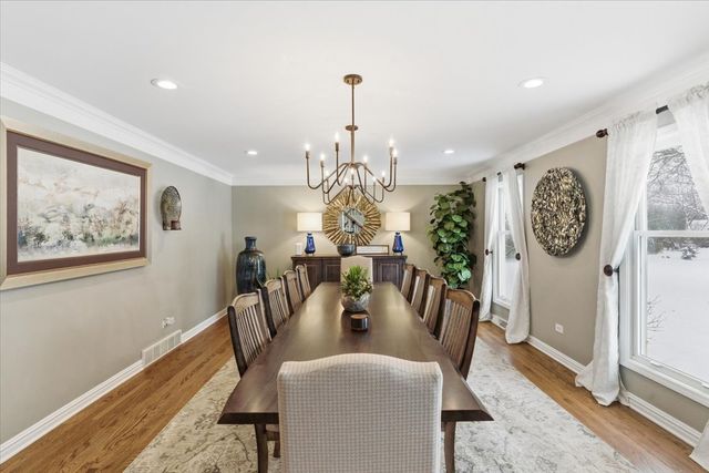 12 Crestview Lane, Lake Barrington, IL 60010