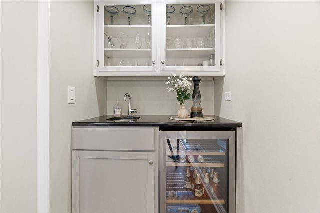 12 Crestview Lane, Lake Barrington, IL 60010