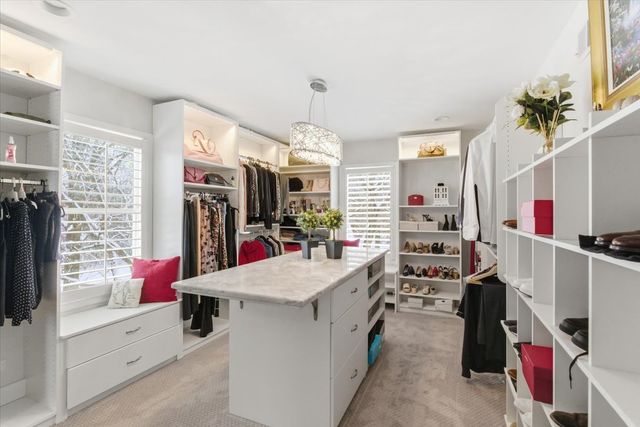 12 Crestview Lane, Lake Barrington, IL 60010