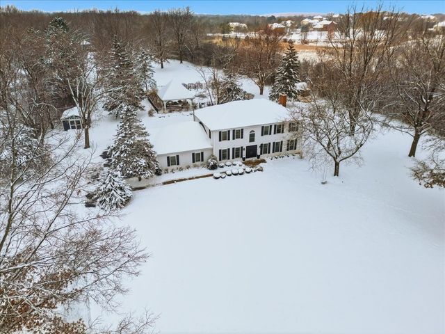 12 Crestview Lane, Lake Barrington, IL 60010